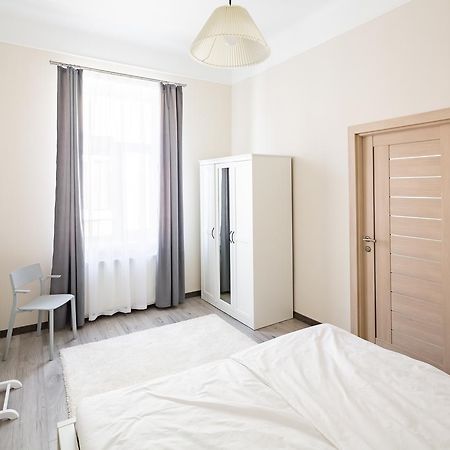 #1 Apartment Lviv Buitenkant foto