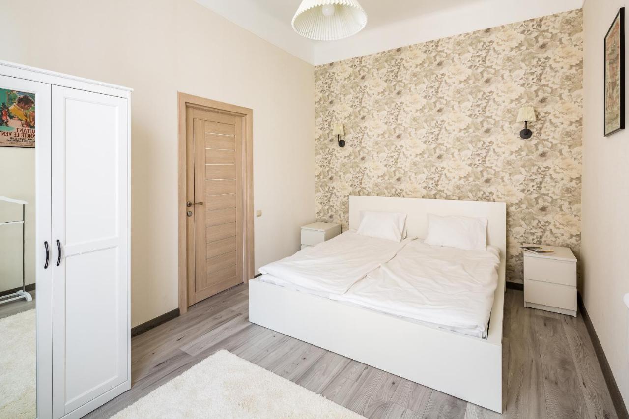 #1 Apartment Lviv Buitenkant foto