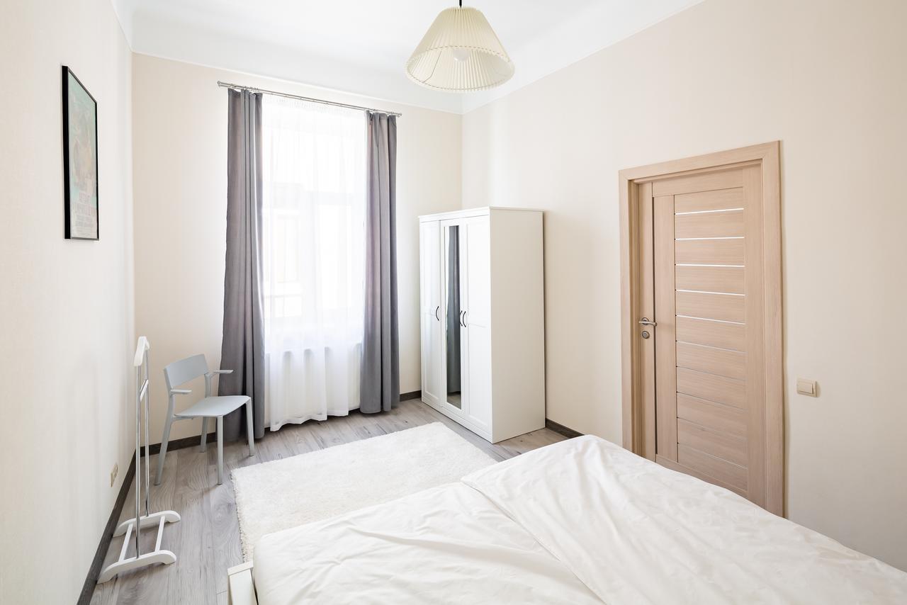 #1 Apartment Lviv Buitenkant foto