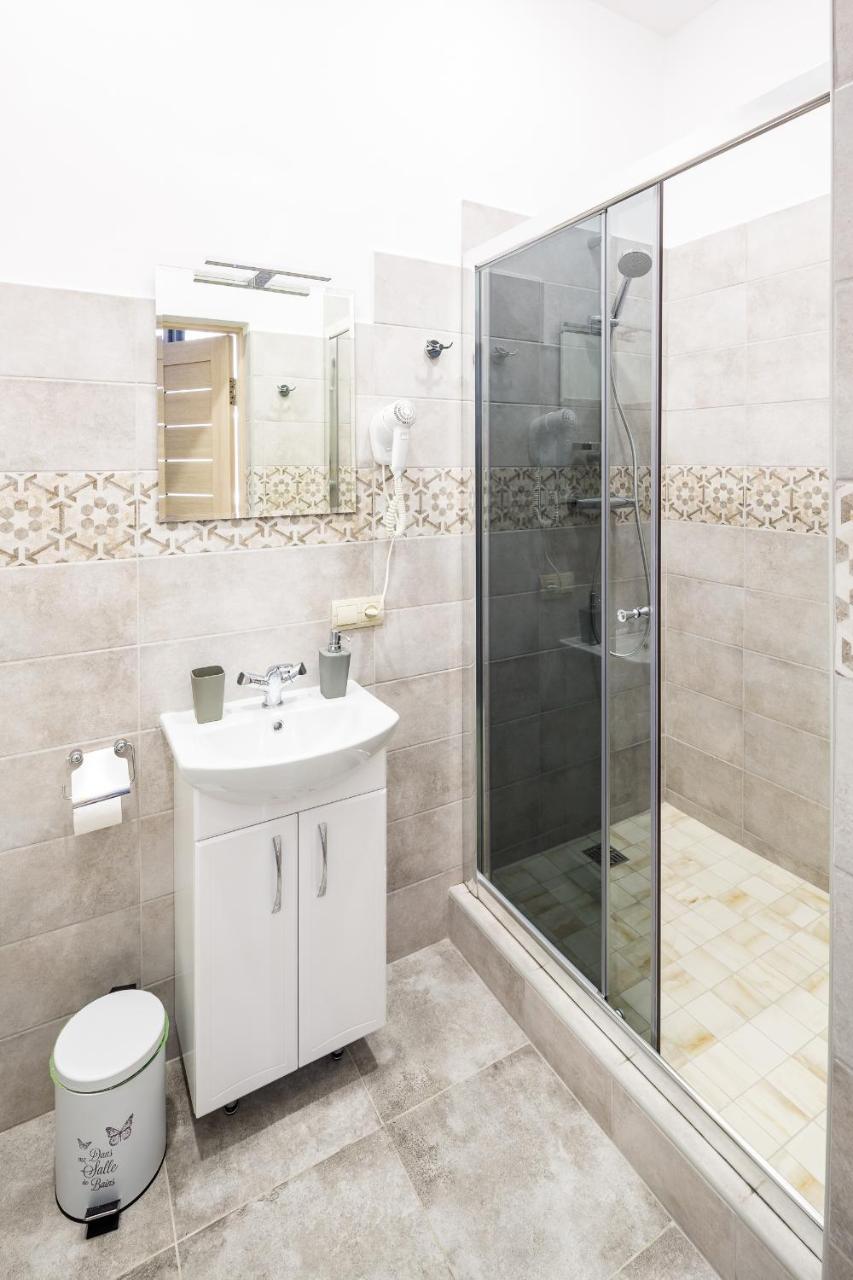 #1 Apartment Lviv Buitenkant foto